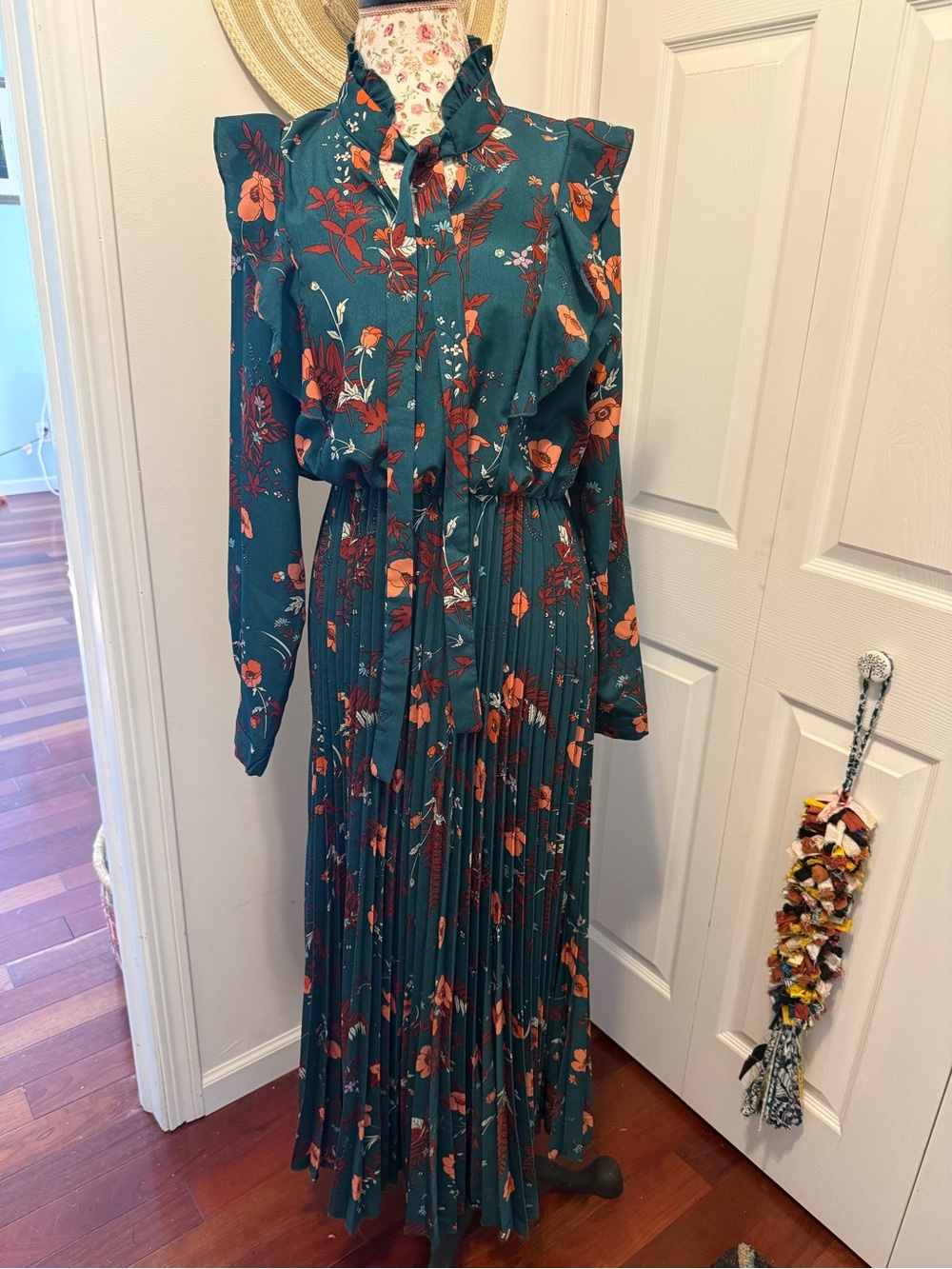 Floral Dark Green Long-Sleeve Pleated Maxi Dress